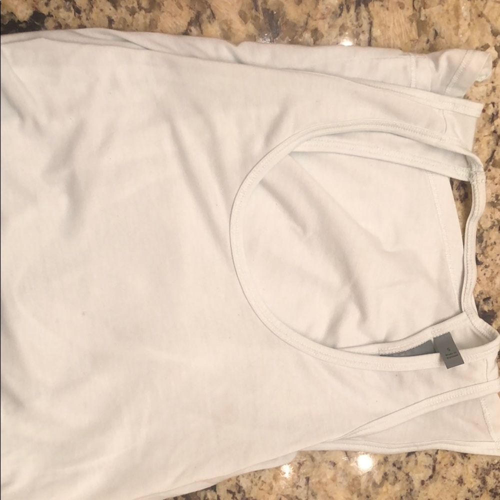 ATHLETA TEE ❤️❤️🤩 - Picture 3 of 3